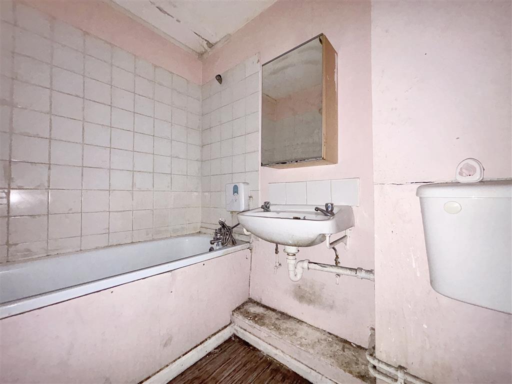 Flat 16, Monksfield, Pooles Park, London, N4 3PF