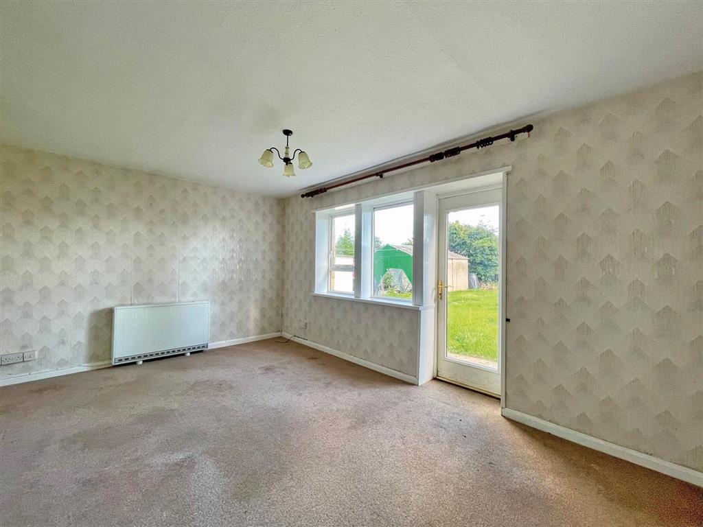 22, New Close, CREWKERNE, Somerset, TA18 7QY