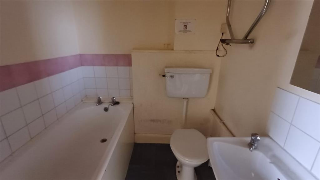 Flat 3, 17, Rye Hill Park, London, SE15 3JN