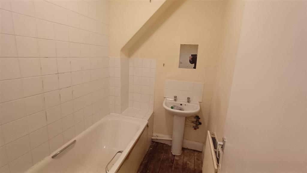 2, Endymion Road, London, N4 1EE