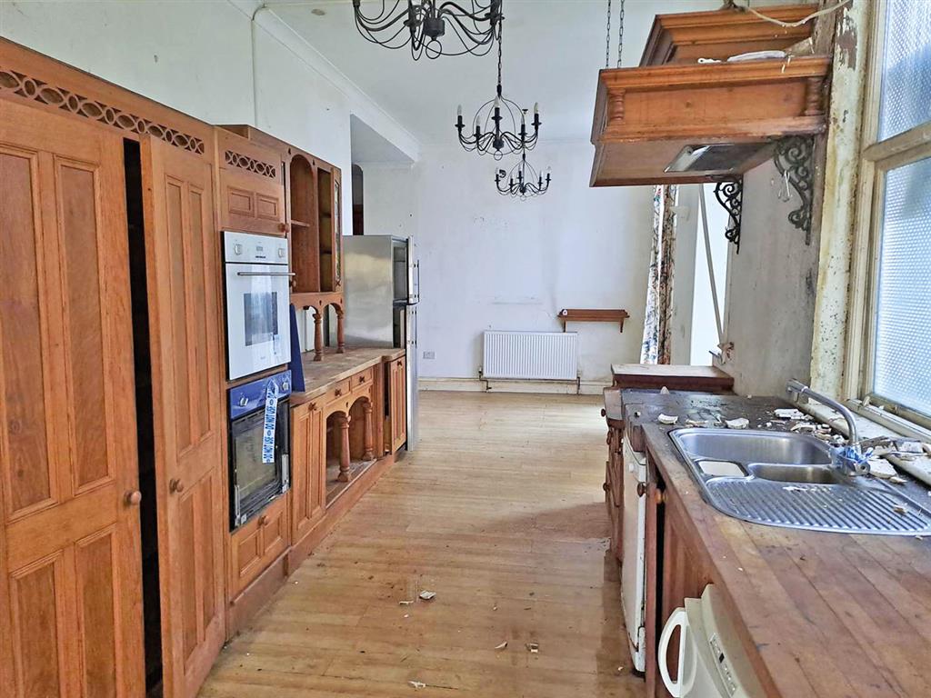 1 Penare Court, Penare Gardens, PENZANCE, Cornwall, TR18 2AR