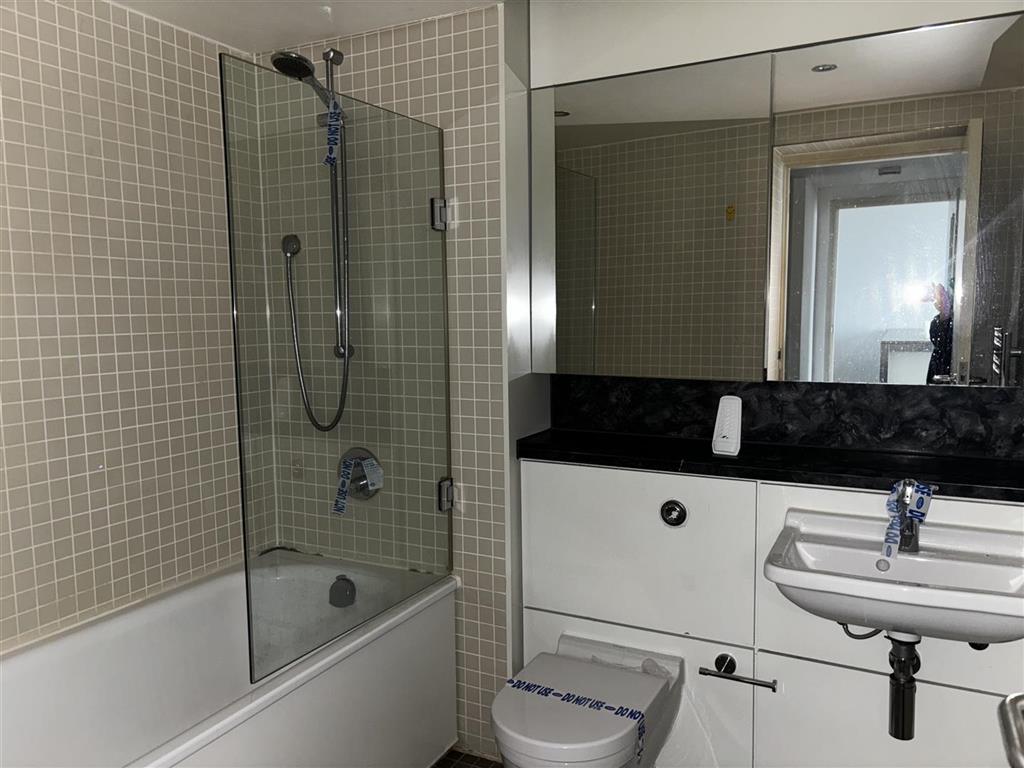 Apartment 3001, 10, Holloway Circus Queensway, BIRMINGHAM, West Midlands, B1 1BY