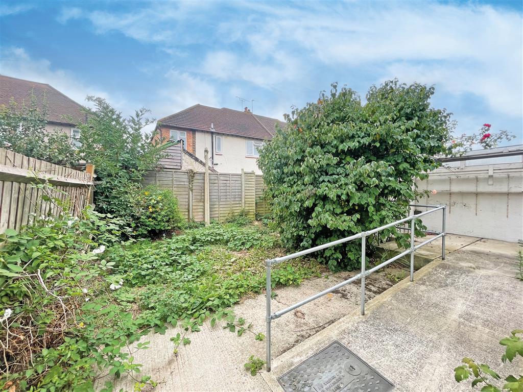 21, Russell Close, DARTFORD, Kent, DA1 4PU