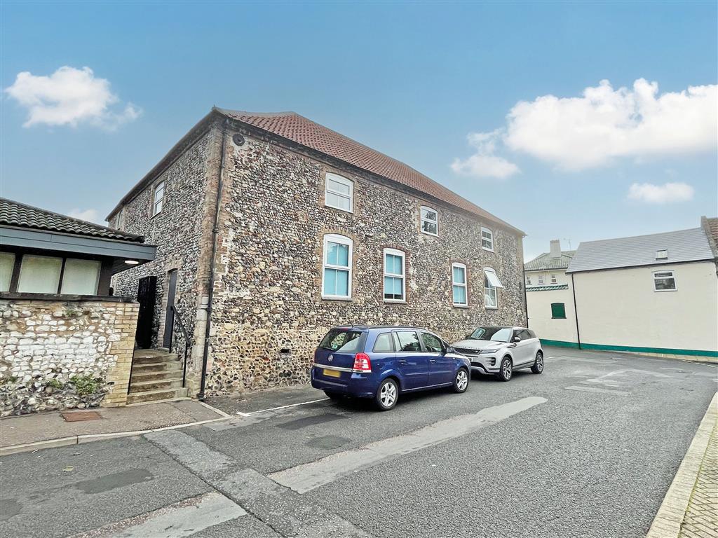 Nether Hall, Nether Row, THETFORD, Norfolk, IP24 2EG