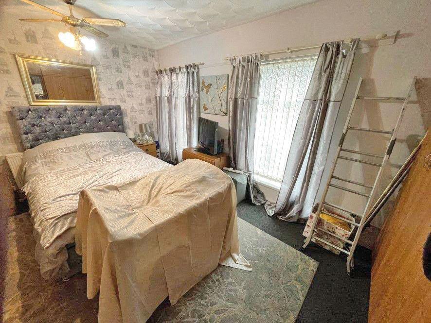 84, High Street, TONYPANDY, Mid Glamorgan, CF40 2BH