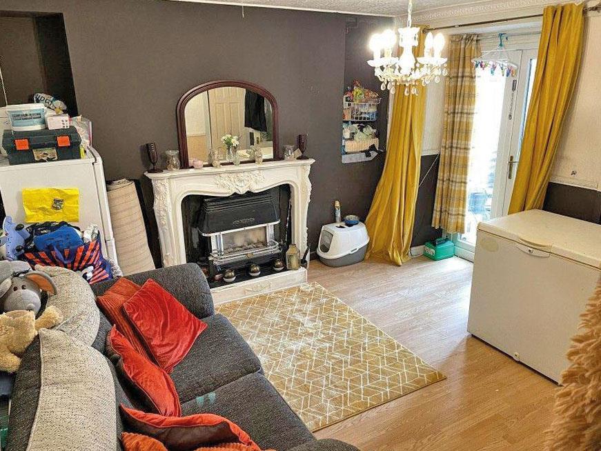 84, High Street, TONYPANDY, Mid Glamorgan, CF40 2BH