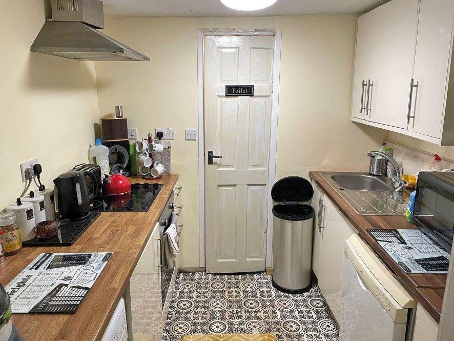 84, High Street, TONYPANDY, Mid Glamorgan, CF40 2BH