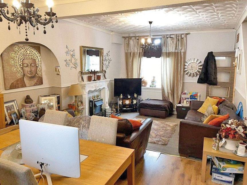 84, High Street, TONYPANDY, Mid Glamorgan, CF40 2BH
