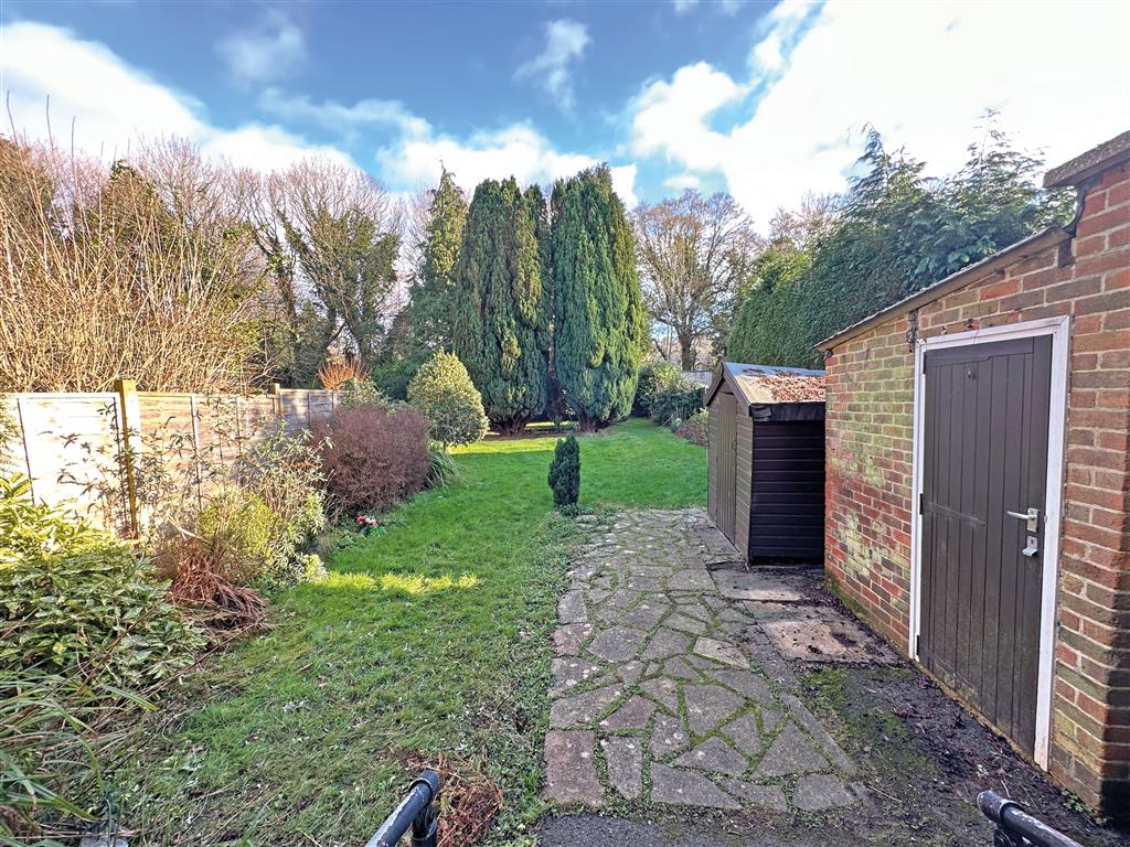 31, Vinson Road, LISS, Hampshire, GU33 7NE