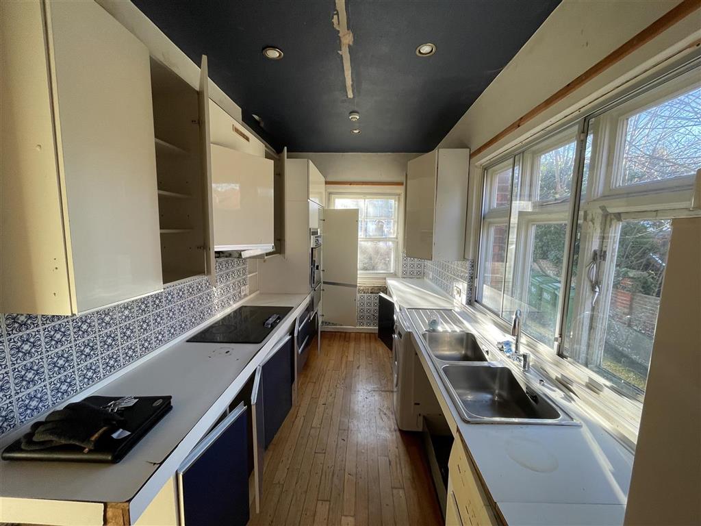 Flat 3, 32, St. Johns Road, EASTBOURNE, East Sussex, BN20 7JB