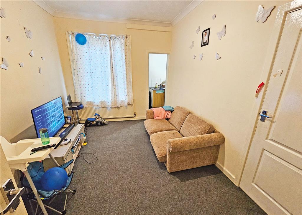 Flats 1-4, 68, Bitterne Road West, SOUTHAMPTON, Hampshire, SO18 1AP
