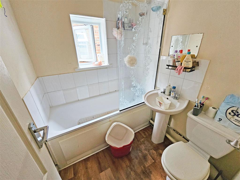 Flats 1-4, 68, Bitterne Road West, SOUTHAMPTON, Hampshire, SO18 1AP
