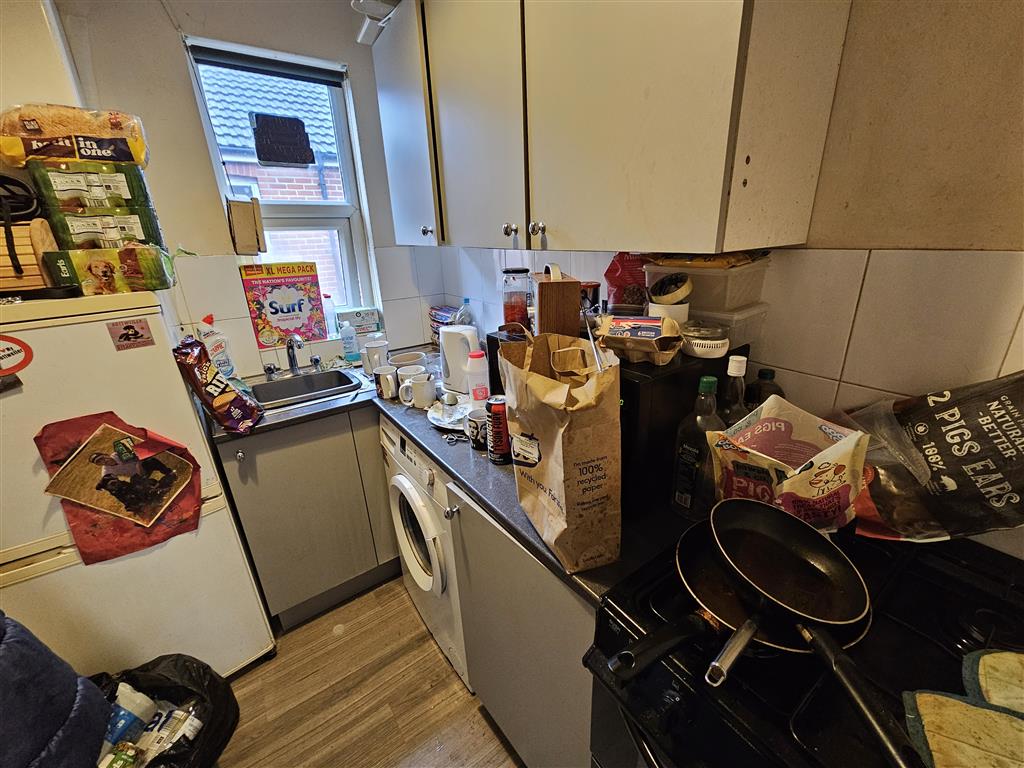 Flats 1-4, 70, Bitterne Road West, SOUTHAMPTON, Hampshire, SO18 1AP