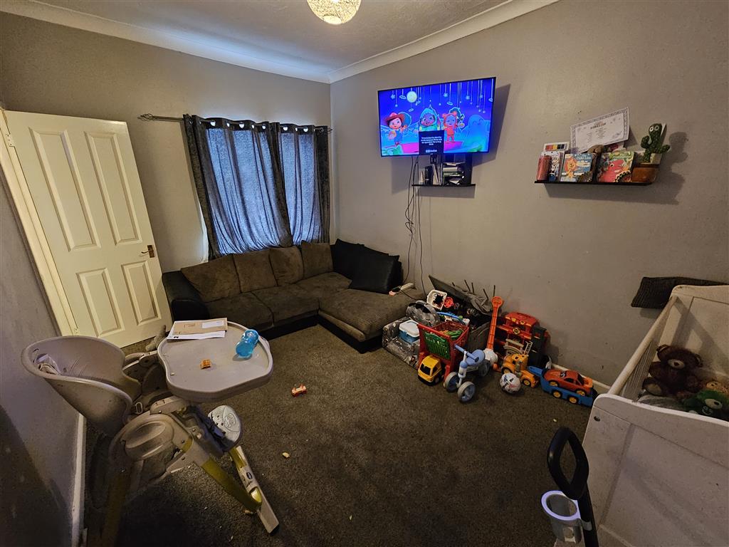 Flats 1-4, 70, Bitterne Road West, SOUTHAMPTON, Hampshire, SO18 1AP