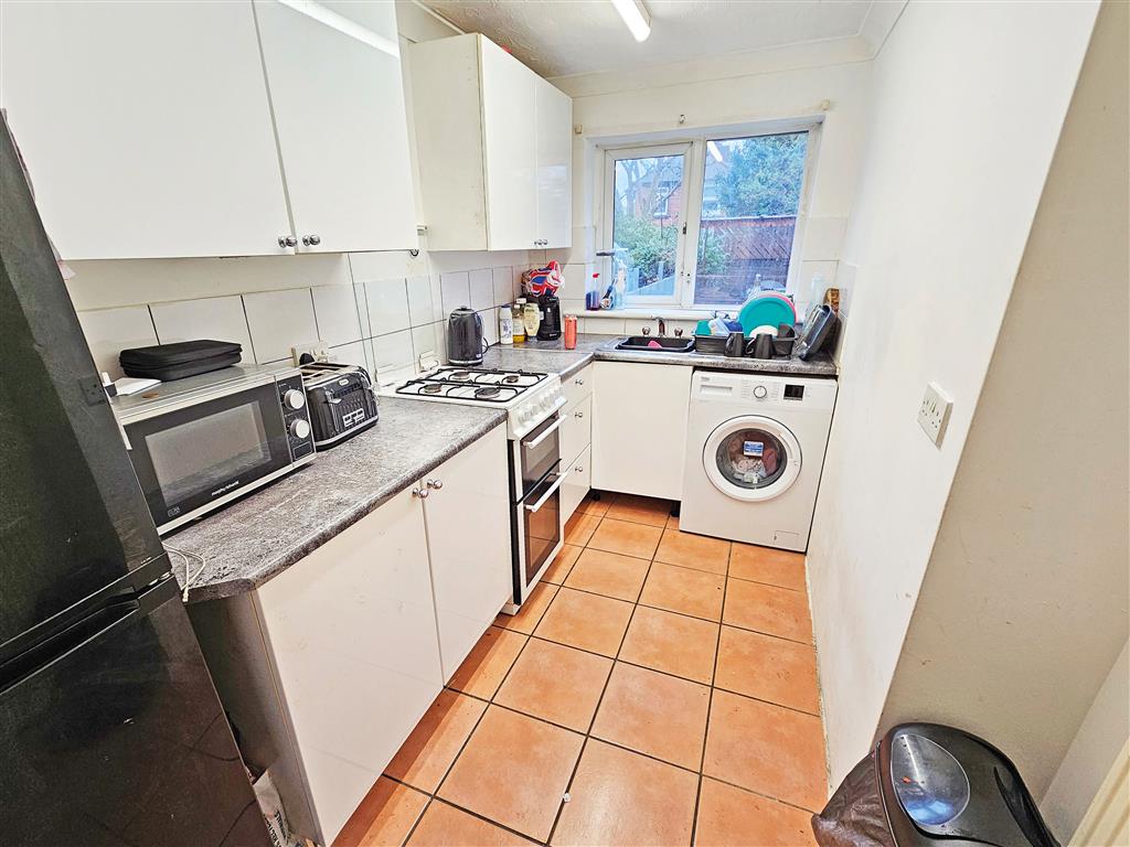 Flats 1-4, 70, Bitterne Road West, SOUTHAMPTON, Hampshire, SO18 1AP