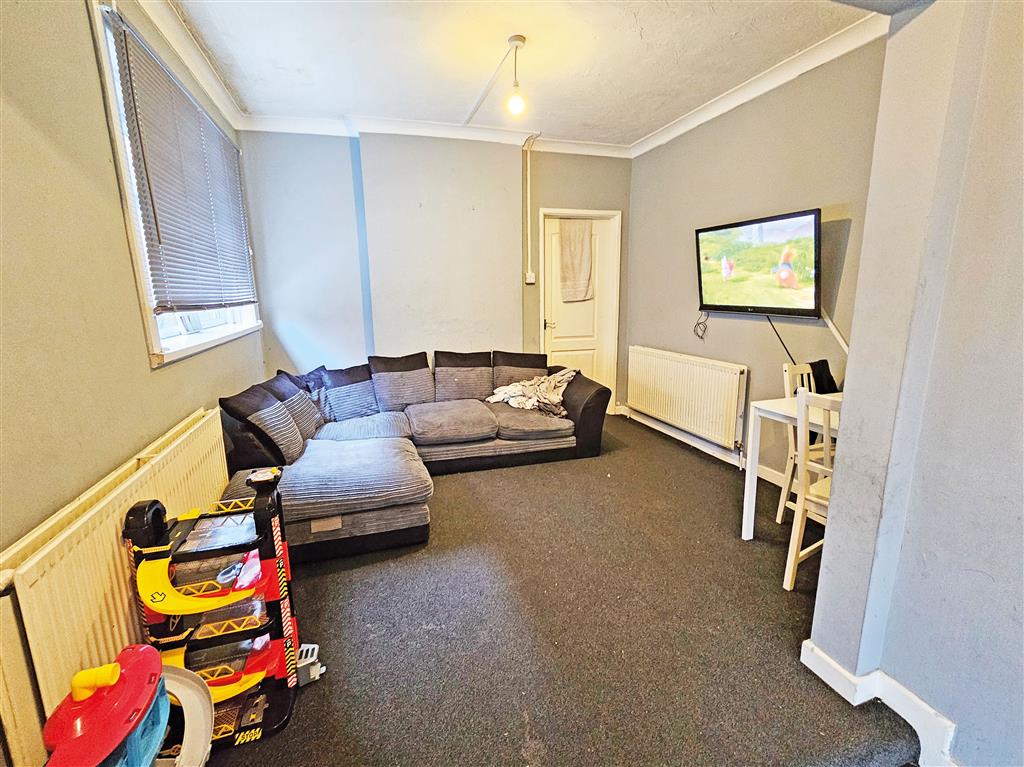 Flats 1-4, 70, Bitterne Road West, SOUTHAMPTON, Hampshire, SO18 1AP
