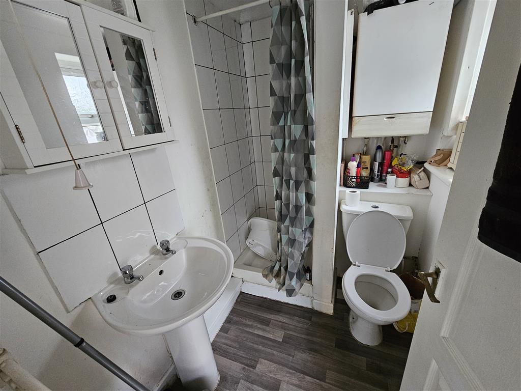 Flats 1-4, 70, Bitterne Road West, SOUTHAMPTON, Hampshire, SO18 1AP
