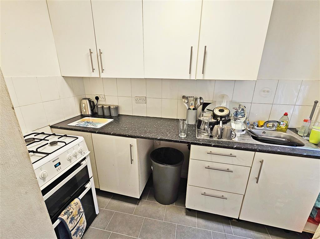 Flats 1-4, 70, Bitterne Road West, SOUTHAMPTON, Hampshire, SO18 1AP