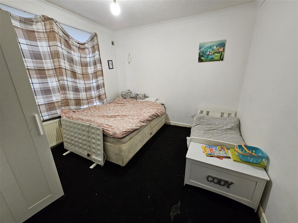 Flats 1-4, 70, Bitterne Road West, SOUTHAMPTON, Hampshire, SO18 1AP