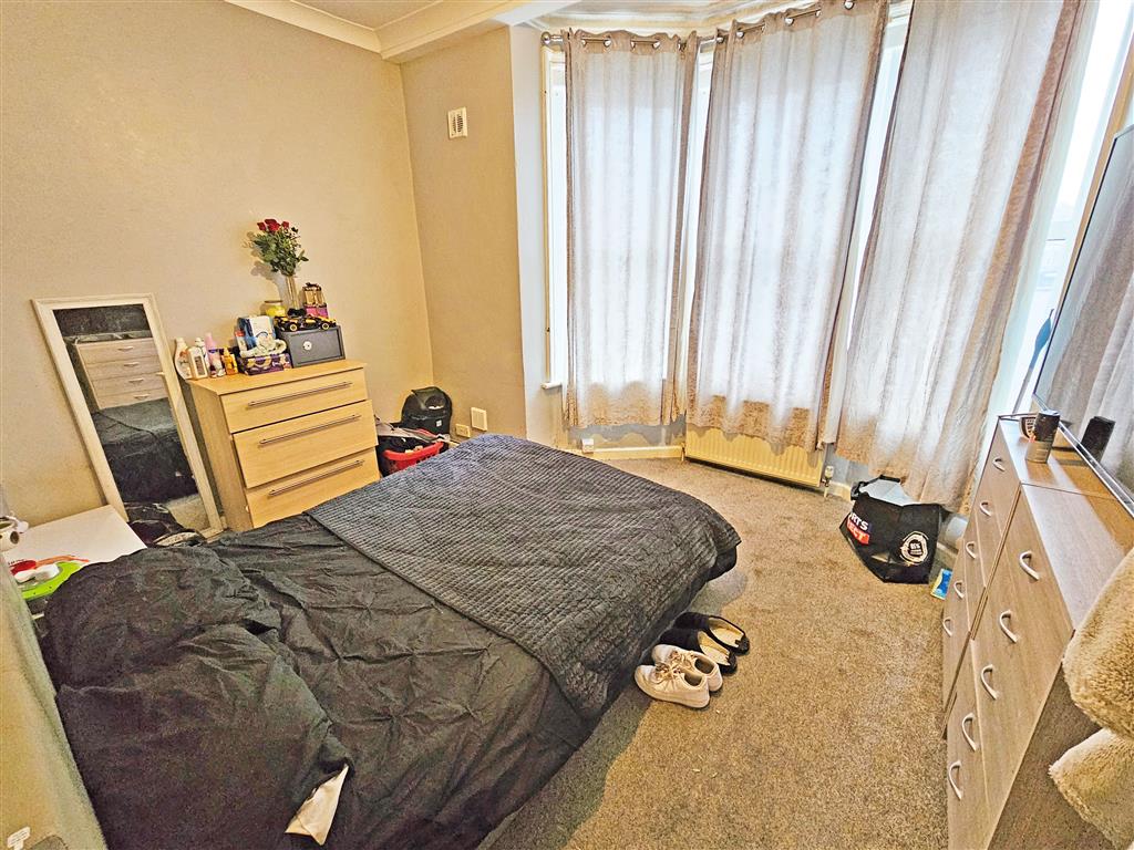 Flats 1-4, 70, Bitterne Road West, SOUTHAMPTON, Hampshire, SO18 1AP