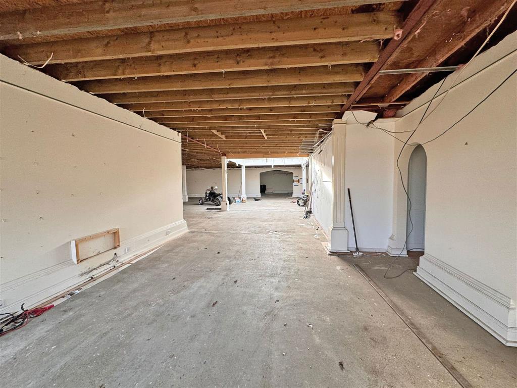 Wildwood, Mounts Hill, WINDSOR, Berkshire, SL4 4RH