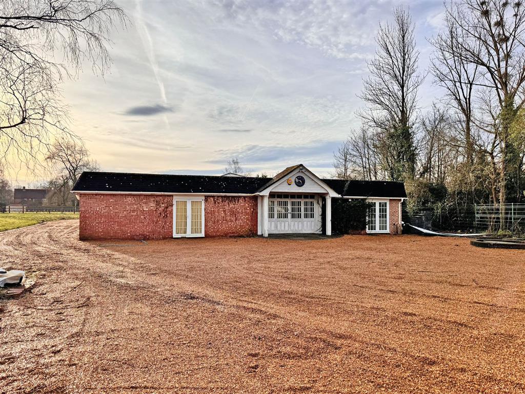 Wildwood, Mounts Hill, WINDSOR, Berkshire, SL4 4RH