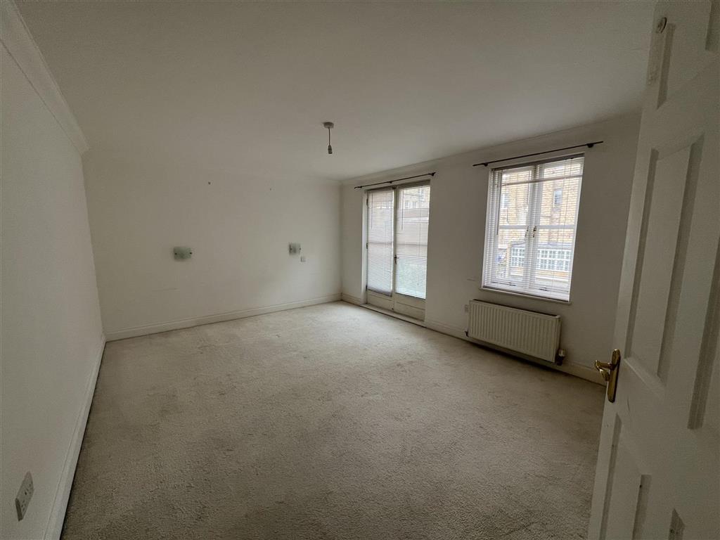 Flat 8, Granville Court, D'Este Road, RAMSGATE, Kent, CT11 8DD
