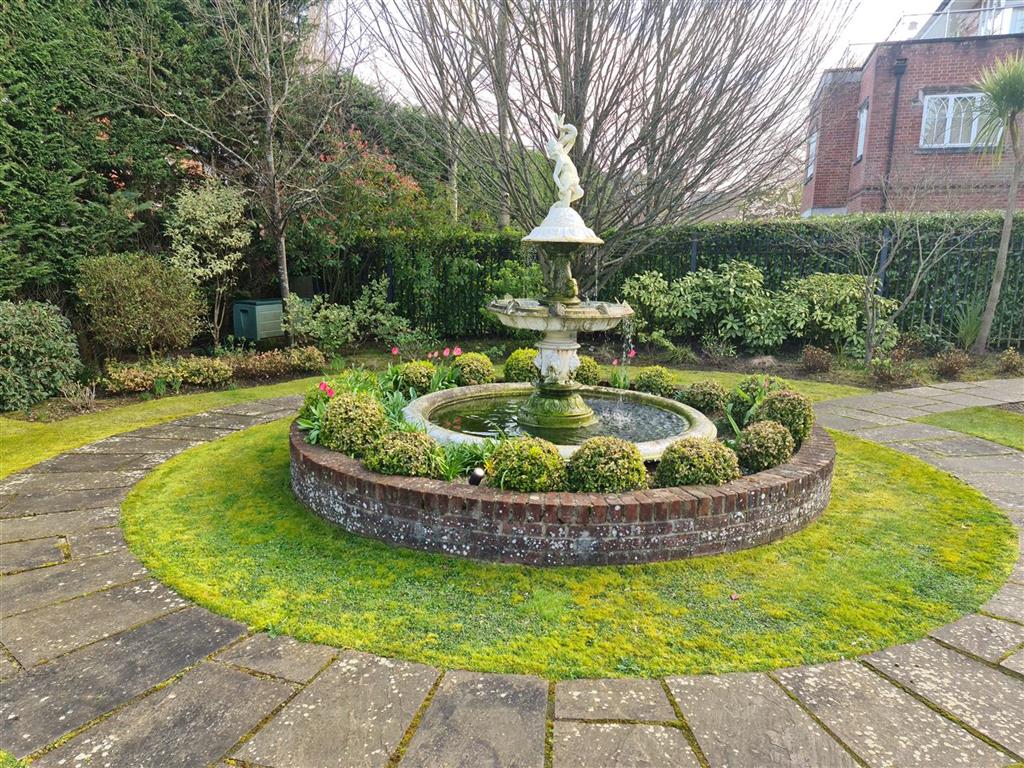 7, Fairlawns, SOUTHAMPTON, Hampshire, SO31 1EG