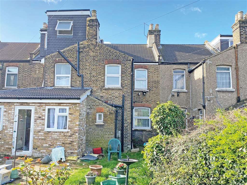 19 Blewitts Cottages, New Road, RAINHAM, Essex, RM13 8SL