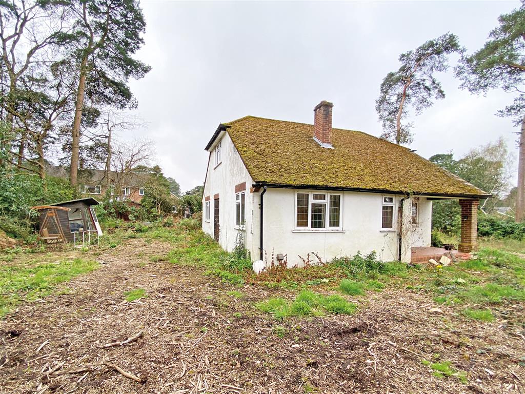 Well Furlong, Abbey Close, BRACKNELL, Berkshire, RG12 9NX