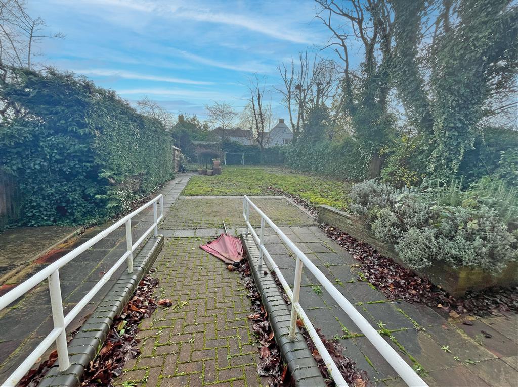 4, Bournehall Avenue, BUSHEY, Hertfordshire, WD23 3AY