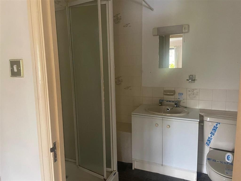 Flat 15, Brooklands Court, 25, Wray Park Road, REIGATE, Surrey, RH2 0EE