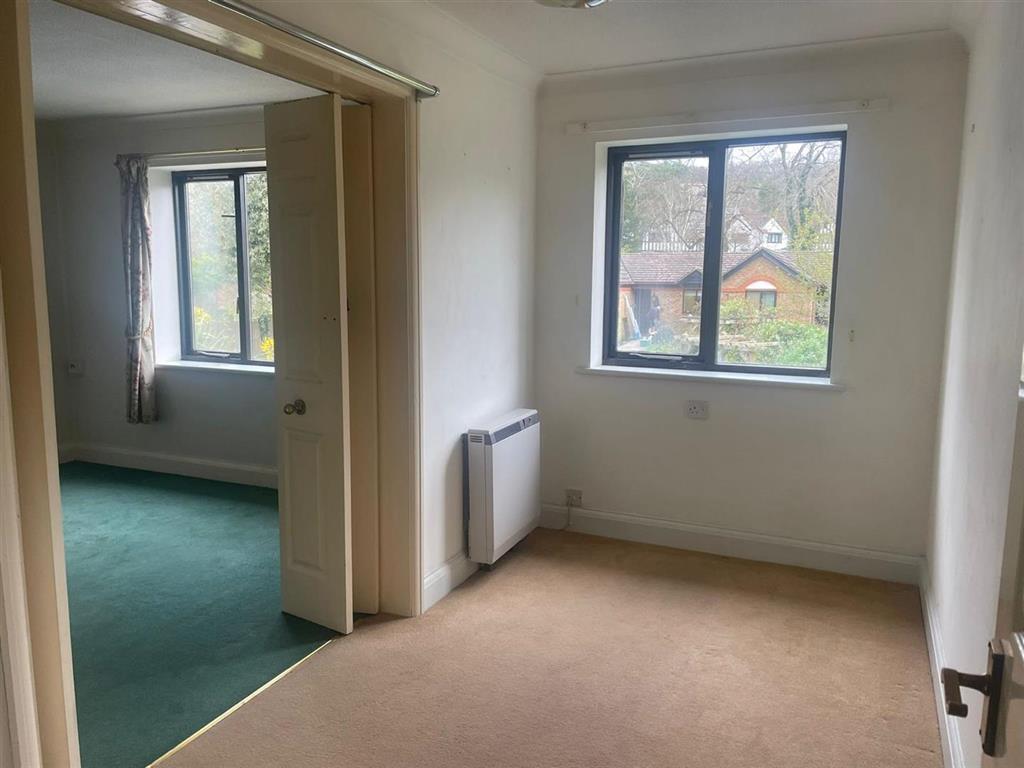 Flat 15, Brooklands Court, 25, Wray Park Road, REIGATE, Surrey, RH2 0EE