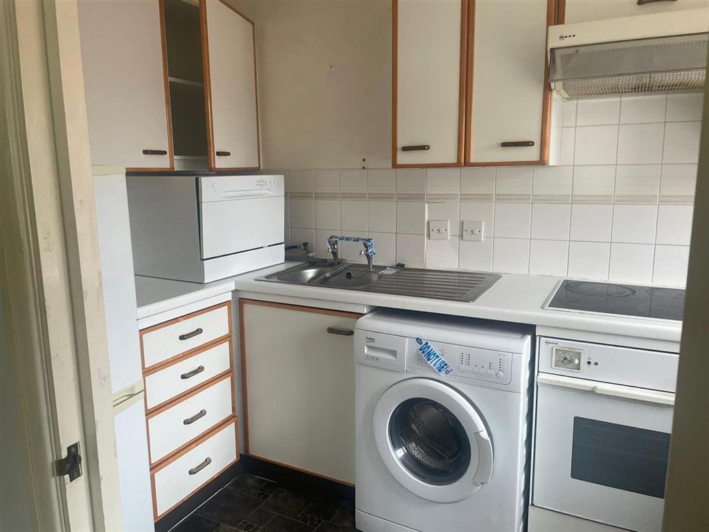 Flat 15, Brooklands Court, 25, Wray Park Road, REIGATE, Surrey, RH2 0EE