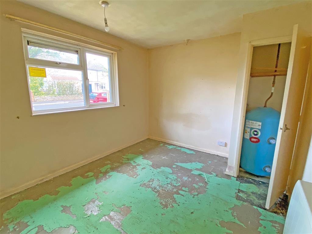 19, Wessex Road, CHIPPENHAM, Wiltshire, SN14 0LR