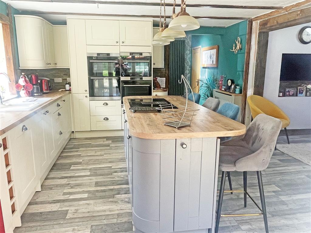 Anna Willows, Thrandeston Road, EYE, Suffolk, IP23 8AT