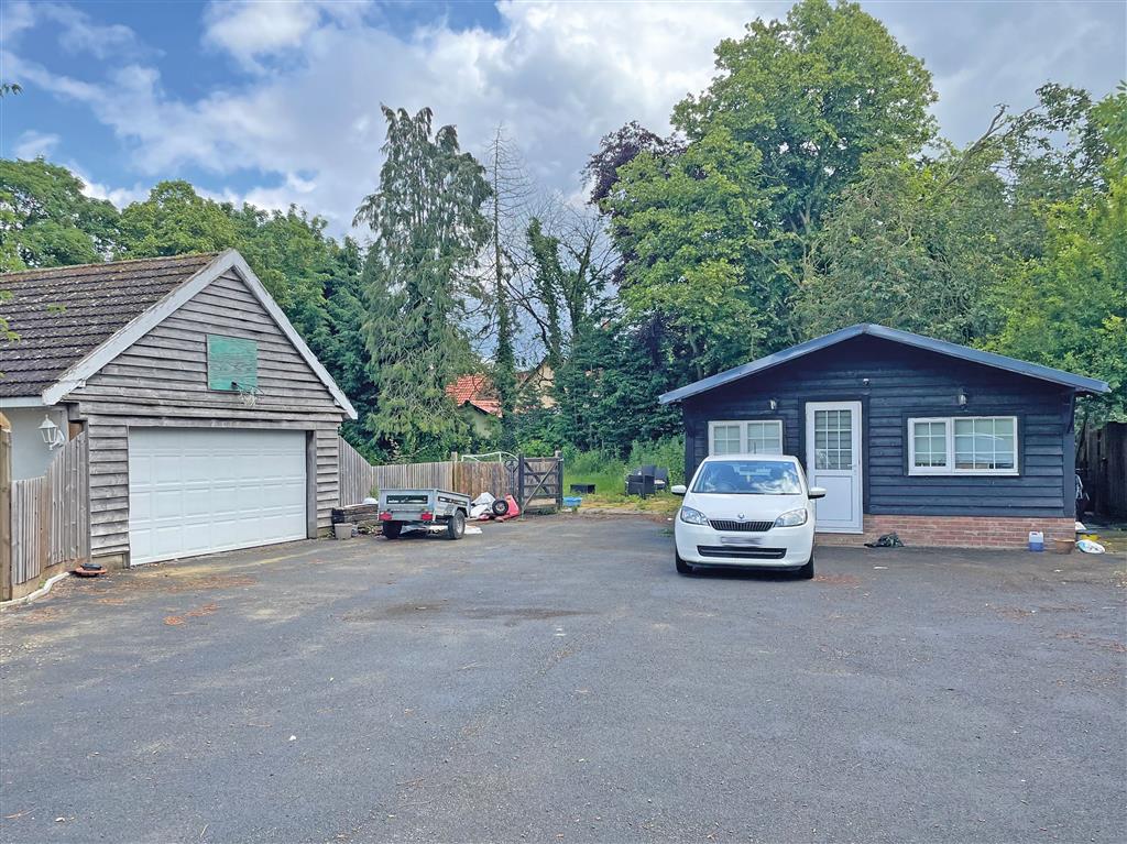 Anna Willows, Thrandeston Road, EYE, Suffolk, IP23 8AT