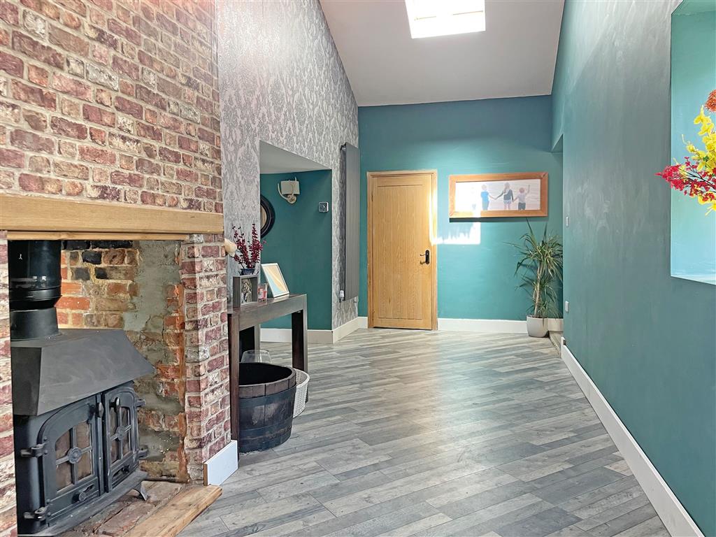 Anna Willows, Thrandeston Road, EYE, Suffolk, IP23 8AT