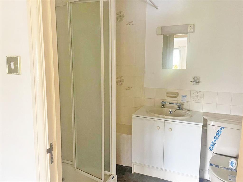 Flat 15, Brooklands Court, 25, Wray Park Road, REIGATE, Surrey, RH2 0EE
