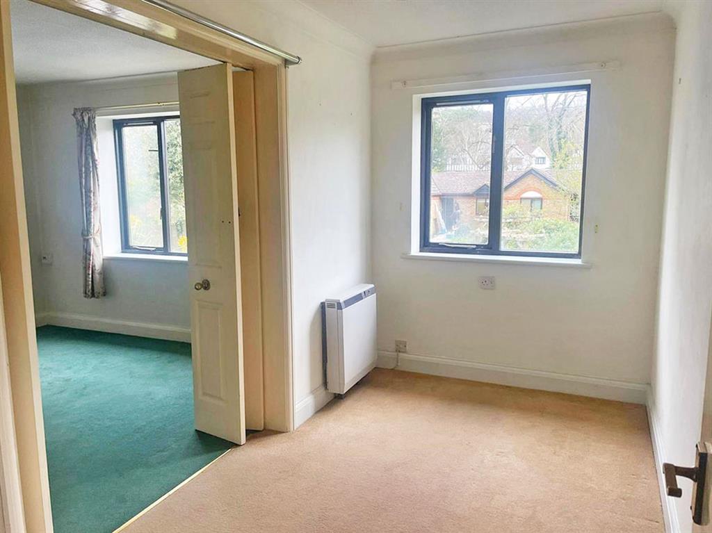 Flat 15, Brooklands Court, 25, Wray Park Road, REIGATE, Surrey, RH2 0EE