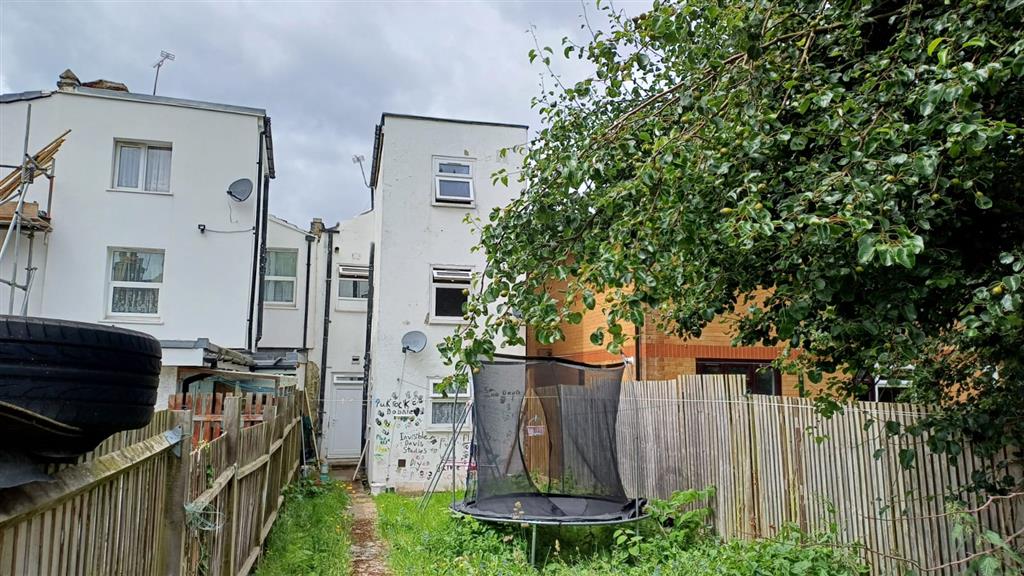 2a, Hencroft Street North, SLOUGH, Berkshire, SL1 1RD