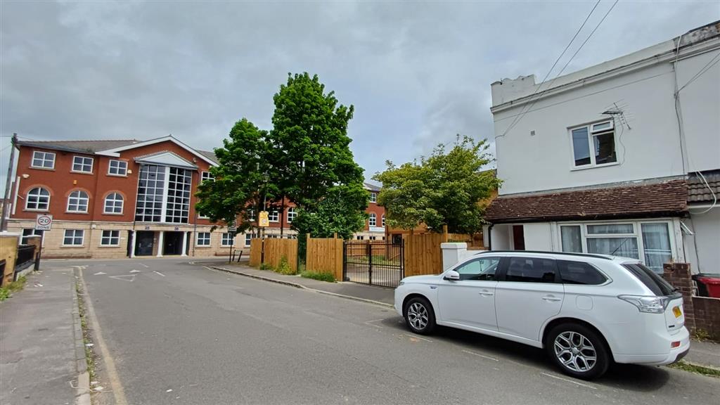 2a, Hencroft Street North, SLOUGH, Berkshire, SL1 1RD