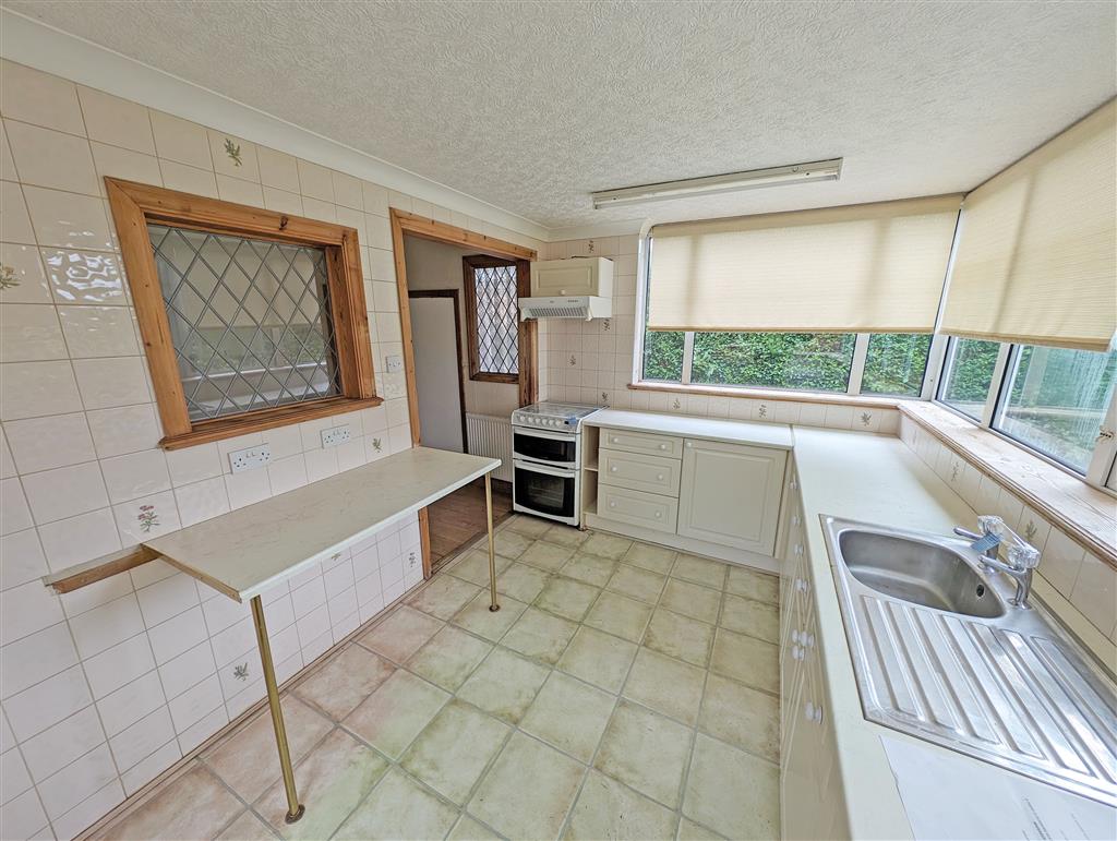Hillcrest, 1, Smook Hills Road, WITHERNSEA, East Yorkshire, HU19 2QQ