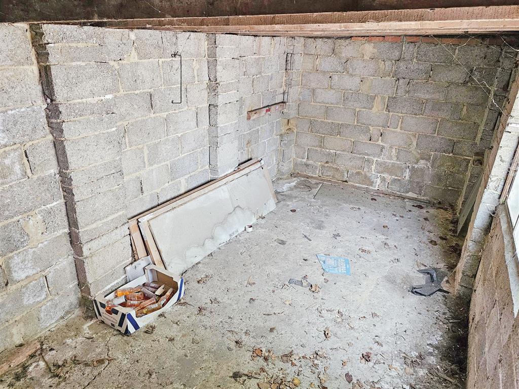Garage to the rear of, 44, Victoria Road South, SOUTHSEA, Hampshire, PO5 2BT