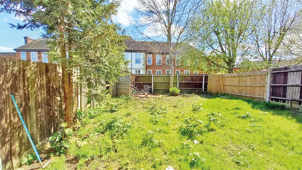 26, Pilgrim Close, MORDEN, Surrey, SM4 6QA