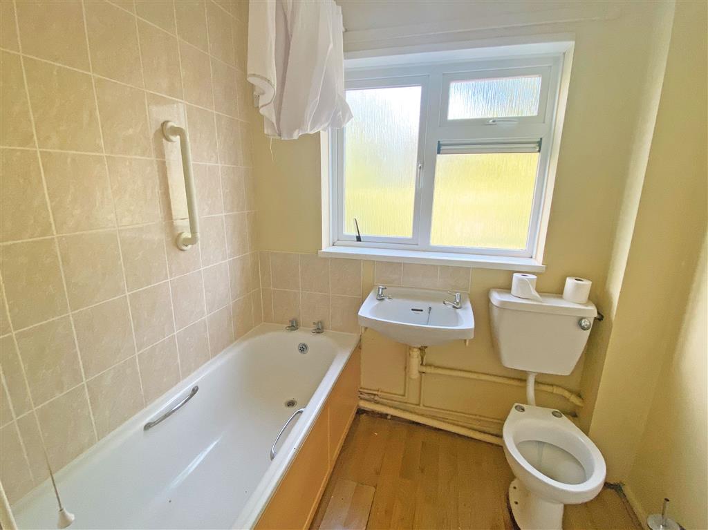 39, Newnton Grove, MALMESBURY, Wiltshire, SN16 0DS