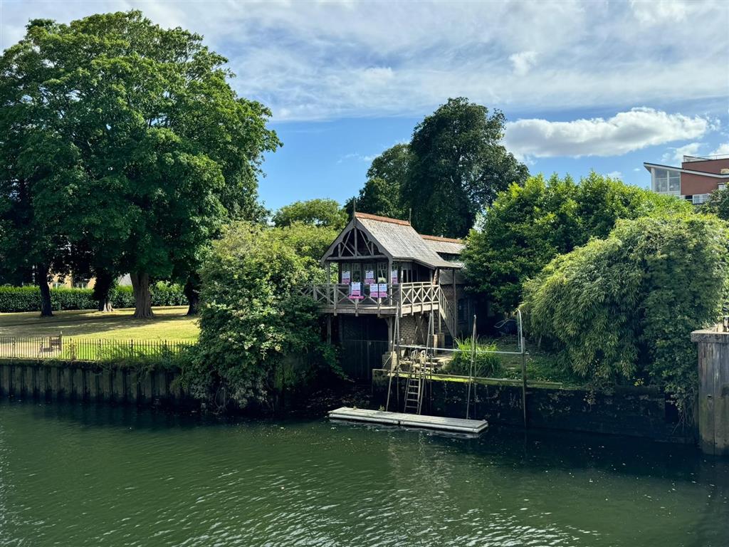 The Aldous Boathouse, 20A, Manor Road, TEDDINGTON, Middlesex, TW11 8BG