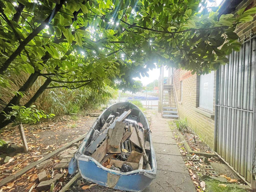 The Aldous Boathouse, 20A, Manor Road, TEDDINGTON, Middlesex, TW11 8BG