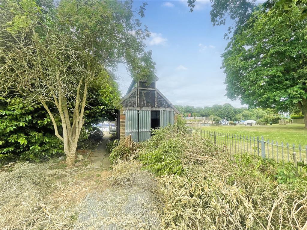 The Aldous Boathouse, 20A, Manor Road, TEDDINGTON, Middlesex, TW11 8BG