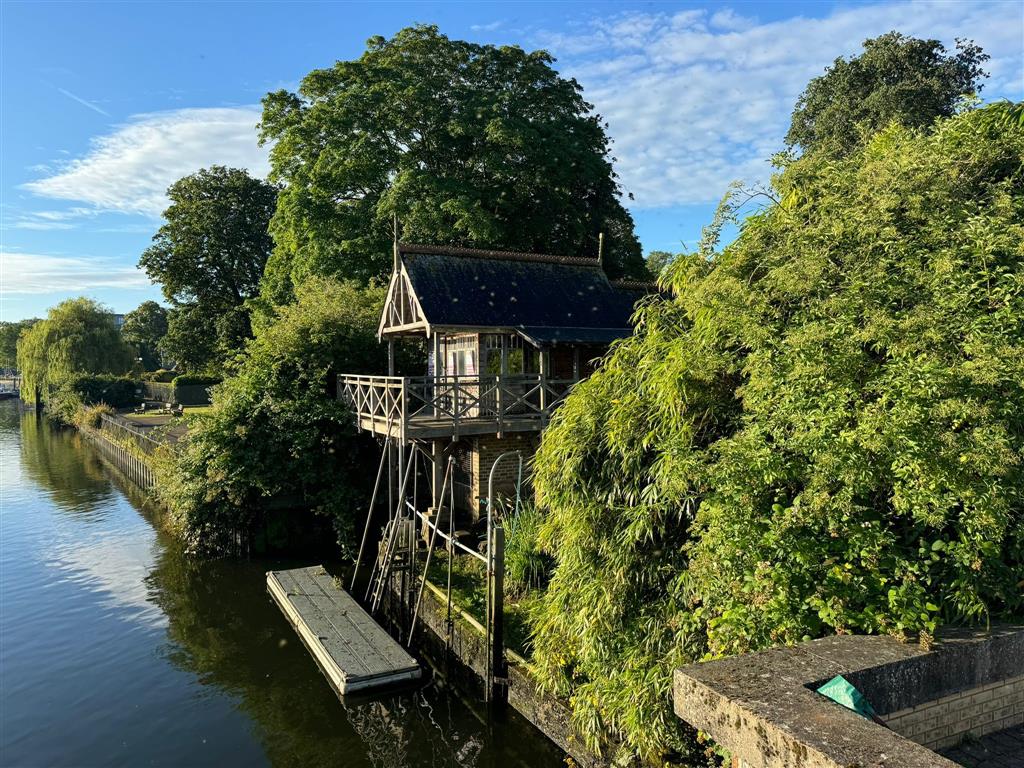 The Aldous Boathouse, 20A, Manor Road, TEDDINGTON, Middlesex, TW11 8BG